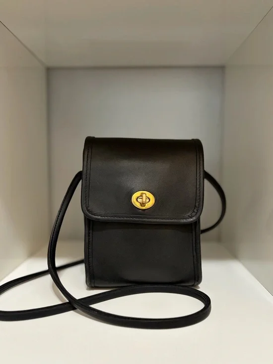 Vintage Coach Scooter Bag (#9893) Black Leather Crossbody with Brass Turn-Lock - Picture 1 of 9